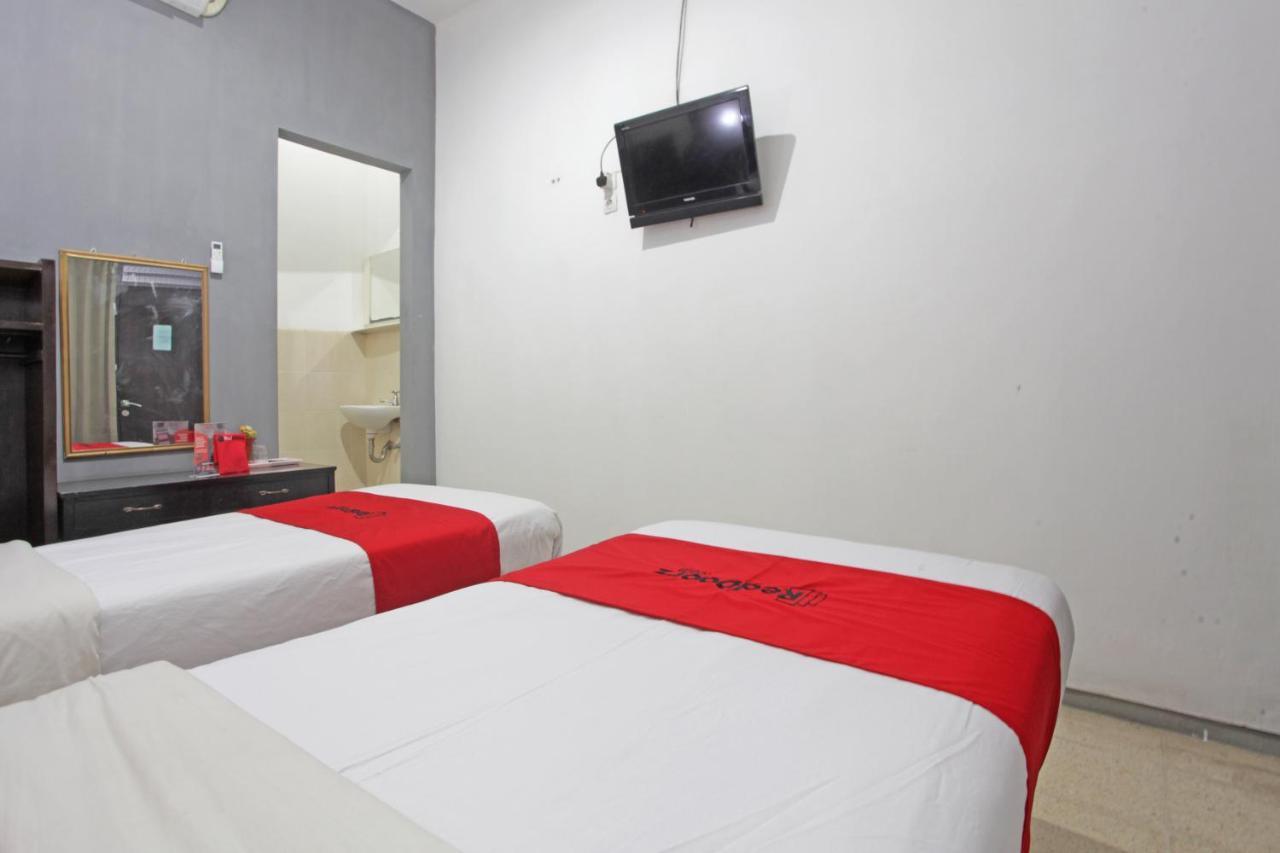 Reddoorz @ Soekarno Hatta 2 Маланг Екстериор снимка